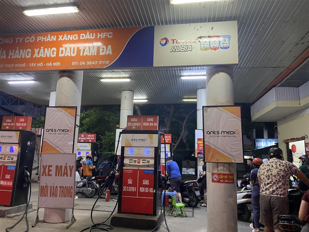 Xử lý nghiêm hành vi đầu cơ găm hàng, buôn lậu xăng dầu qua biên giới